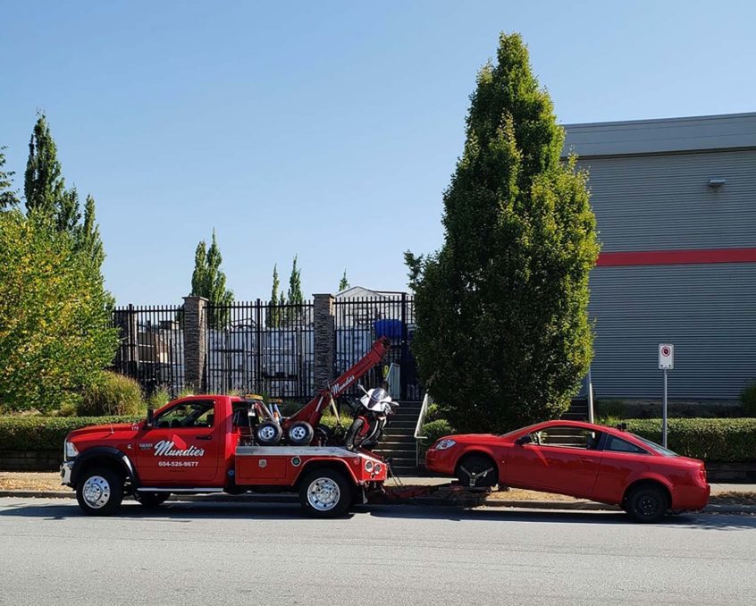 Image of Mundie's Tow Truck towing a car