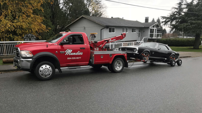 Image of Mundies Tow Truck towing a car